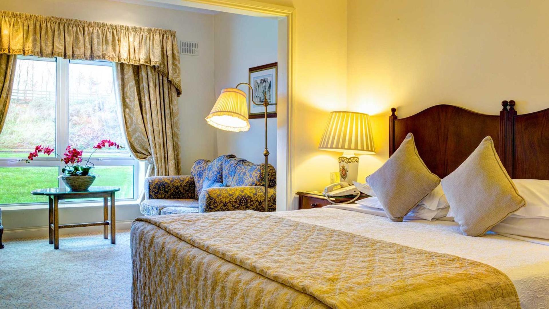 The Keadeen Hotel Newbridge  Eksteriør billede